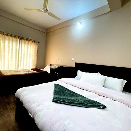 Yuriko Guest House Pokhara Esterno foto