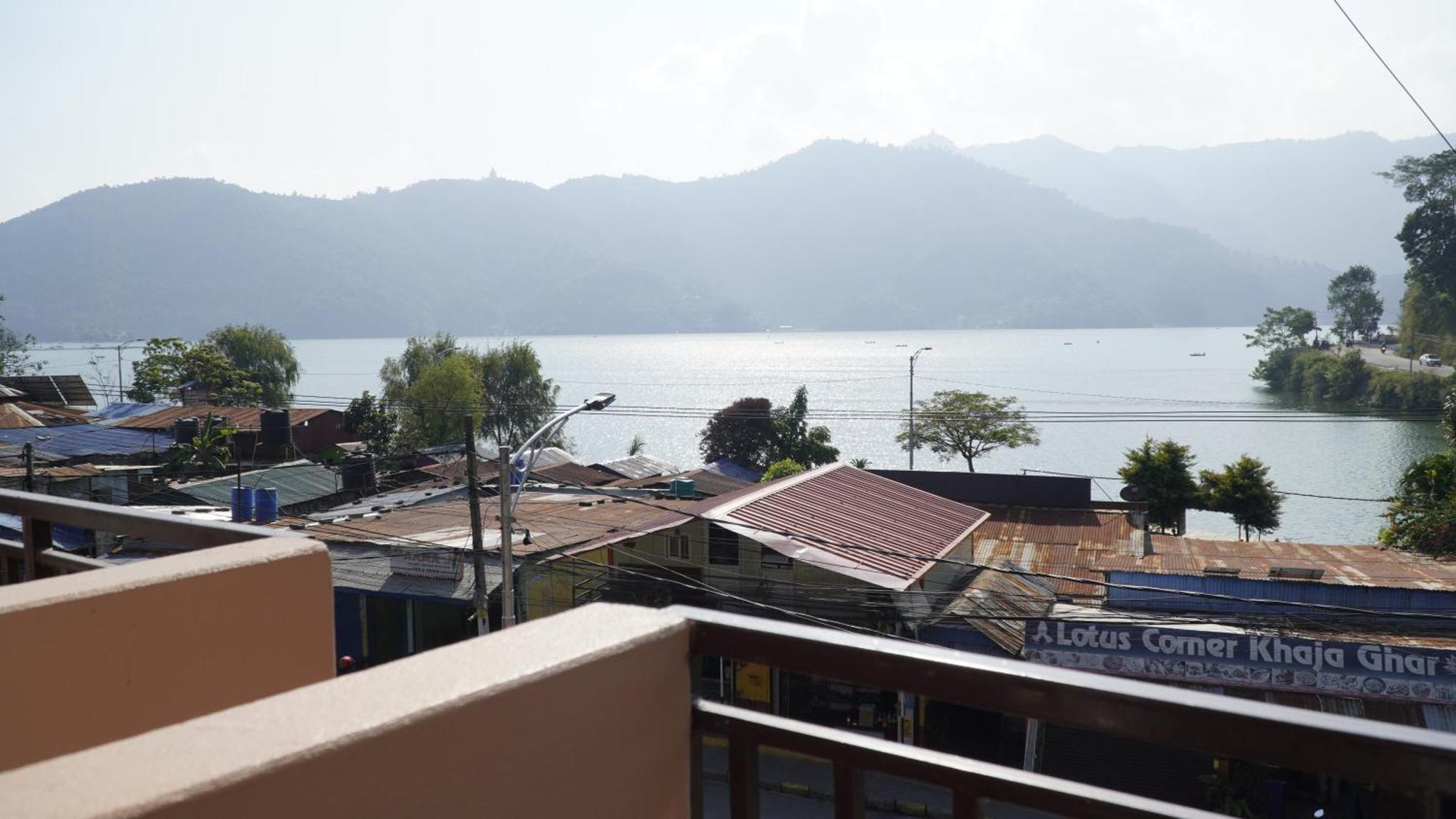 Yuriko Guest House Pokhara Esterno foto