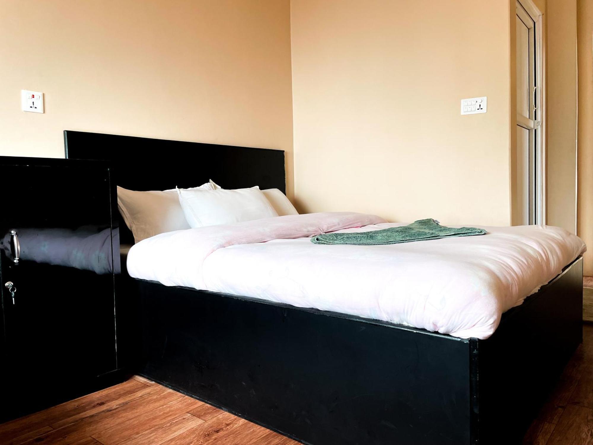 Yuriko Guest House Pokhara Esterno foto