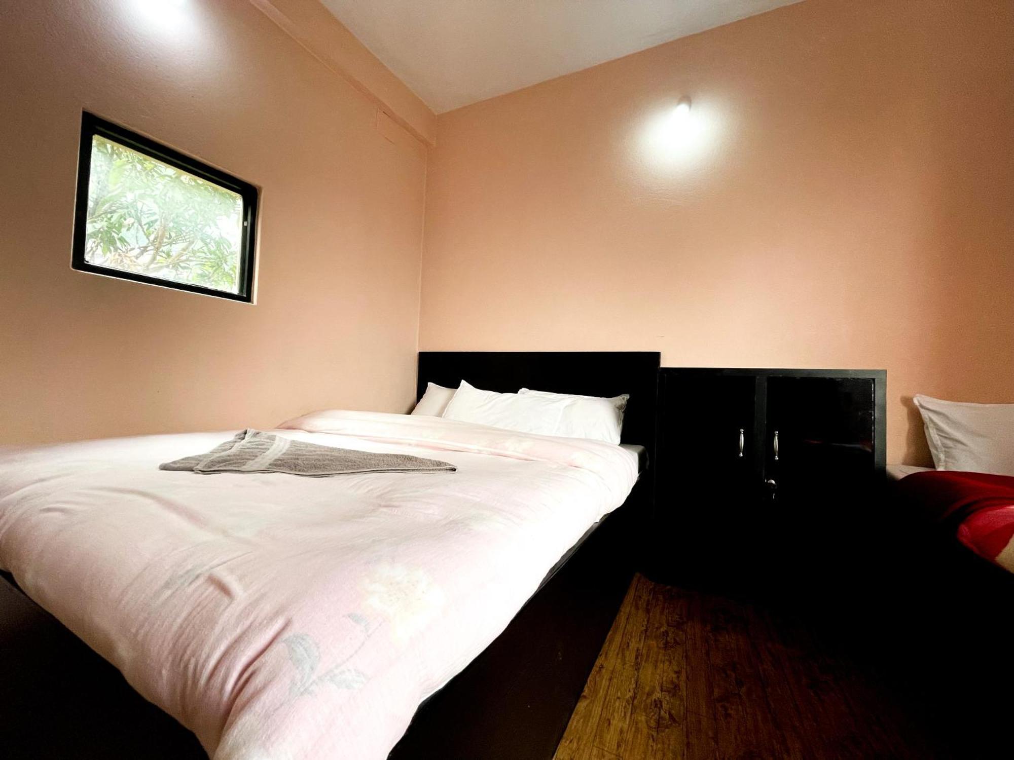 Yuriko Guest House Pokhara Esterno foto