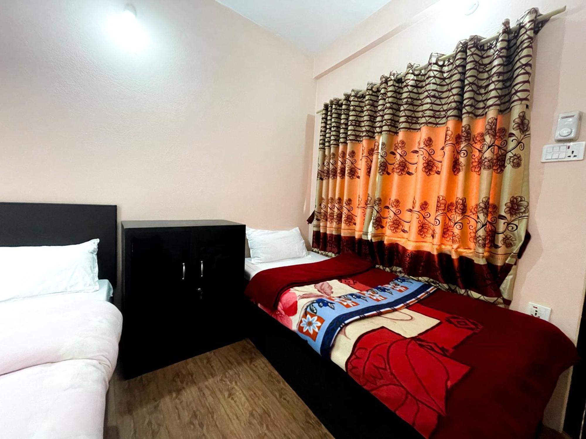 Yuriko Guest House Pokhara Esterno foto