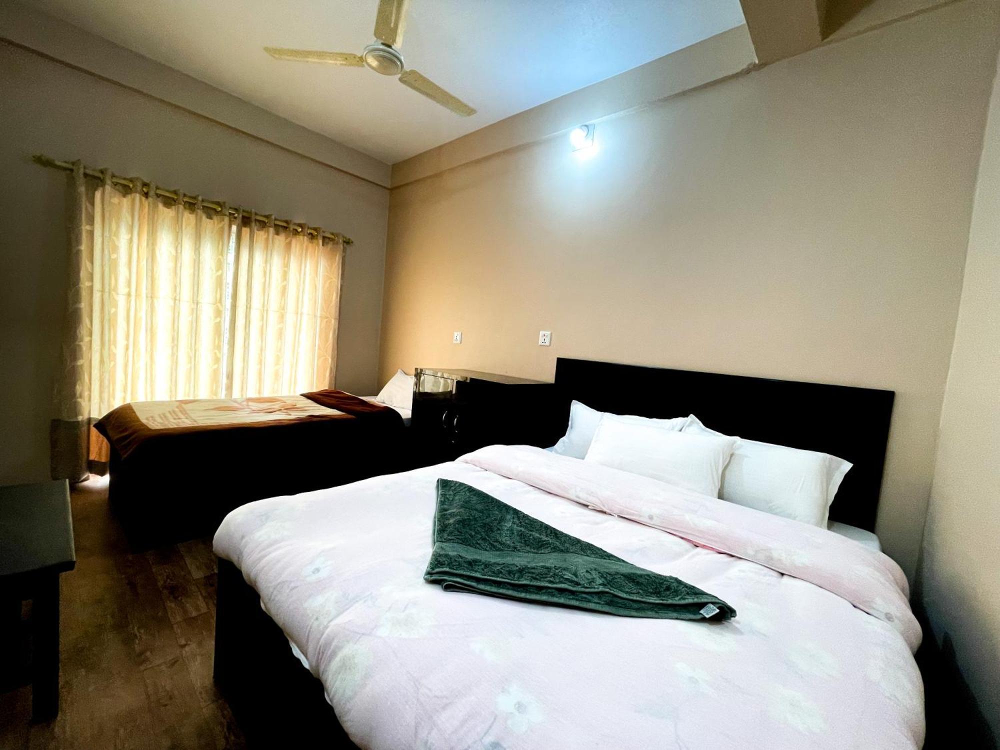 Yuriko Guest House Pokhara Esterno foto